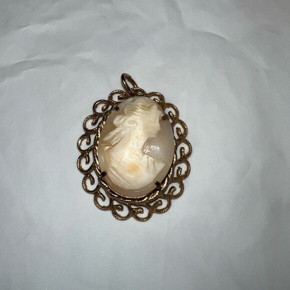 Vintage Gold Tone Cameo Pendant - Picture 1 of 8